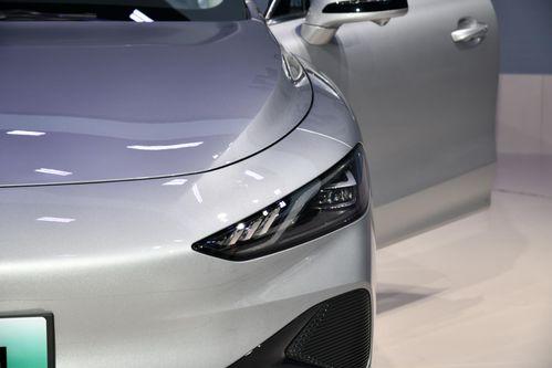 国产车掀桌子搞笑视频,搞笑视频笑翻网友