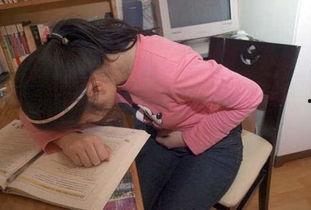 外国产后按肚子疼视频,揭秘外国妈妈的疼痛瞬间