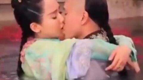 国产浴室吻戏大全视频,浪漫瞬间尽收眼底