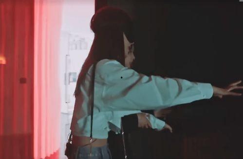 国产四眼男恋足视频,足下风情，心动瞬间  第2张